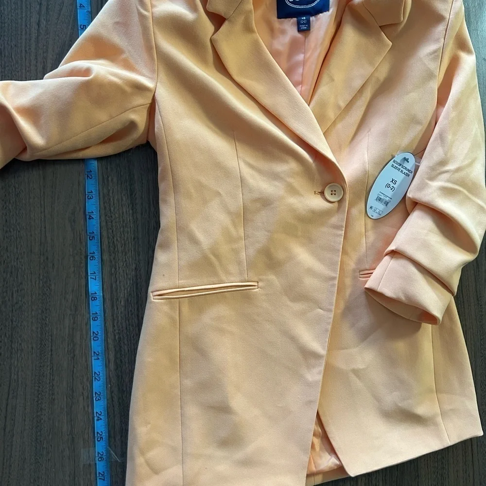 NWT scoops crunch, sleeve button blazer size XS 0/2